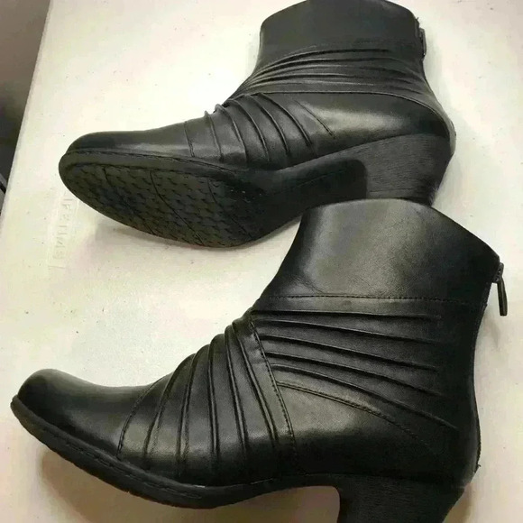 Rockport Womens Size 8M Black Leather Booties Rouched Look Zip Back - Picture 6 of 8